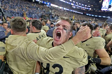 Army sinks Navy 17-11